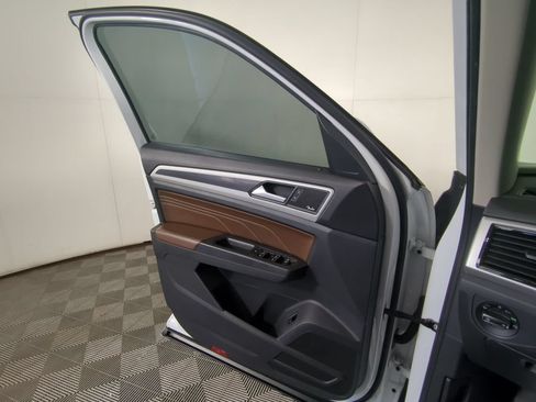 Used 2022 Volkswagen Atlas SEL Premium AWD/4WD image 13