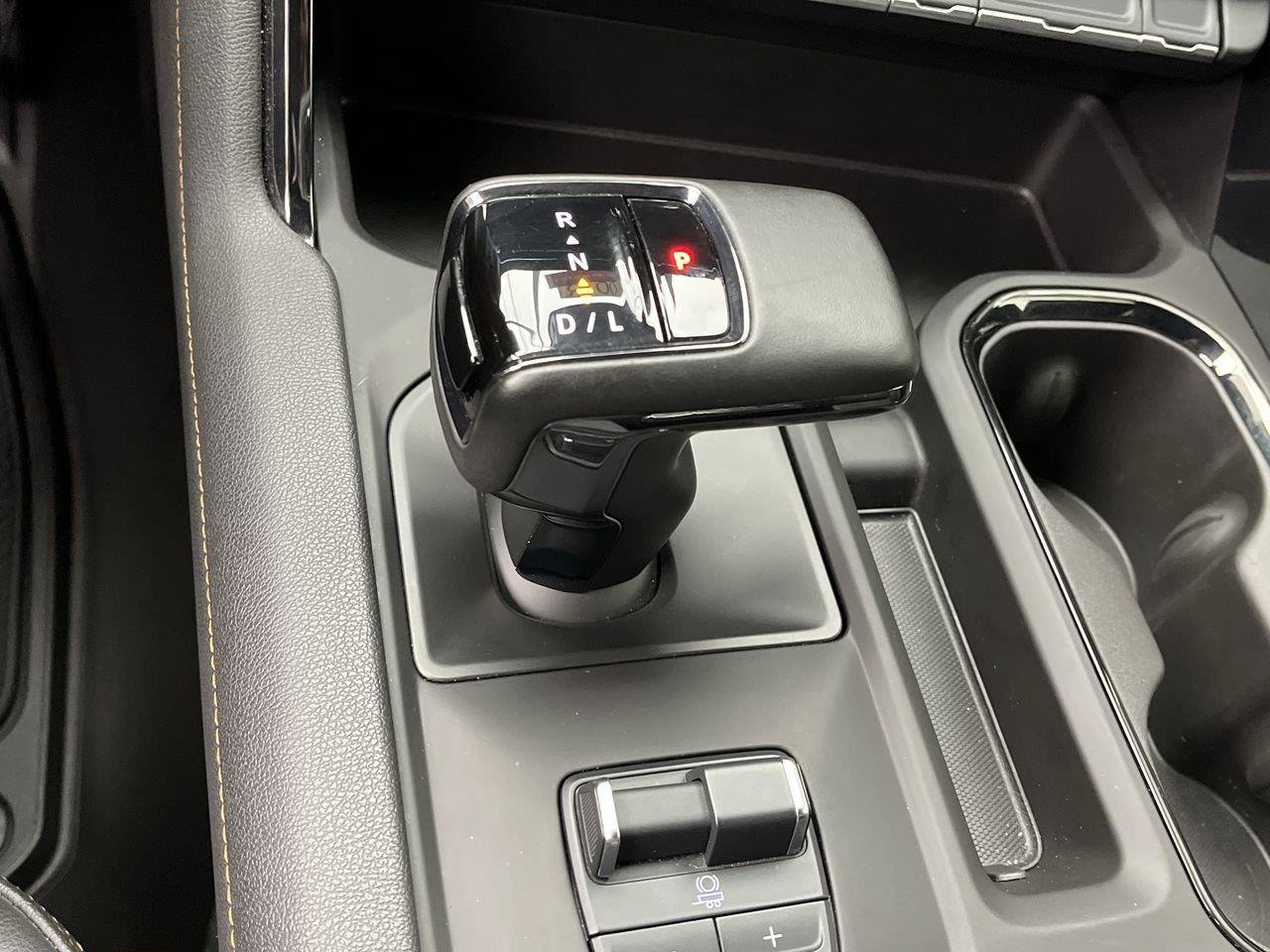 Certified 2025 GMC Sierra 1500 AT4 w/ Technology Package AWD/4WD image 27