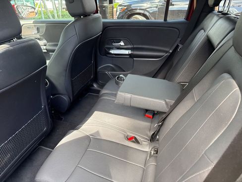 Used 2022 Mercedes-Benz GLB 250 image 6