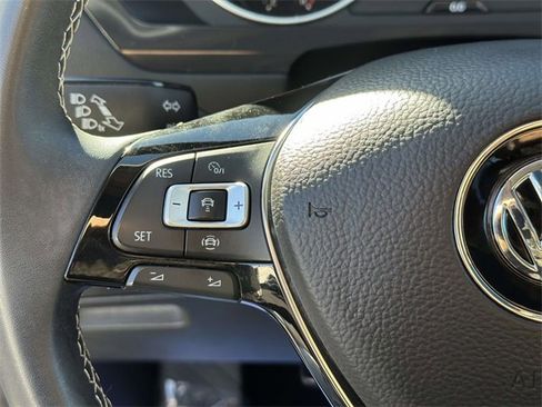 Used 2021 Volkswagen Tiguan SE w/ Panoramic Sunroof Package image 24