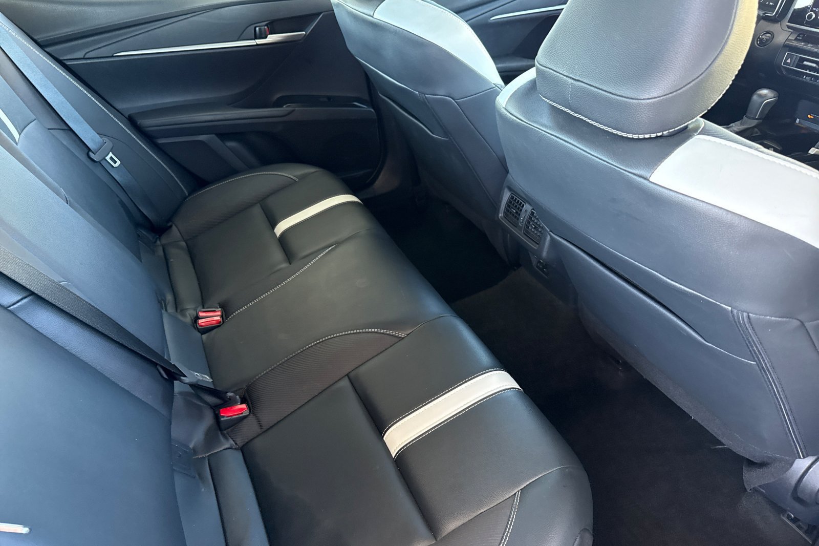 Used 2025 Toyota Camry SE FWD image 23