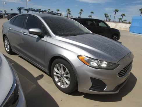 Used 2020 Ford Fusion SE FWD image 2