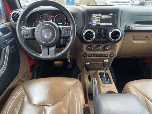 Used 2017 Jeep Wrangler Unlimited Rubicon w/ Connectivity Group image 10