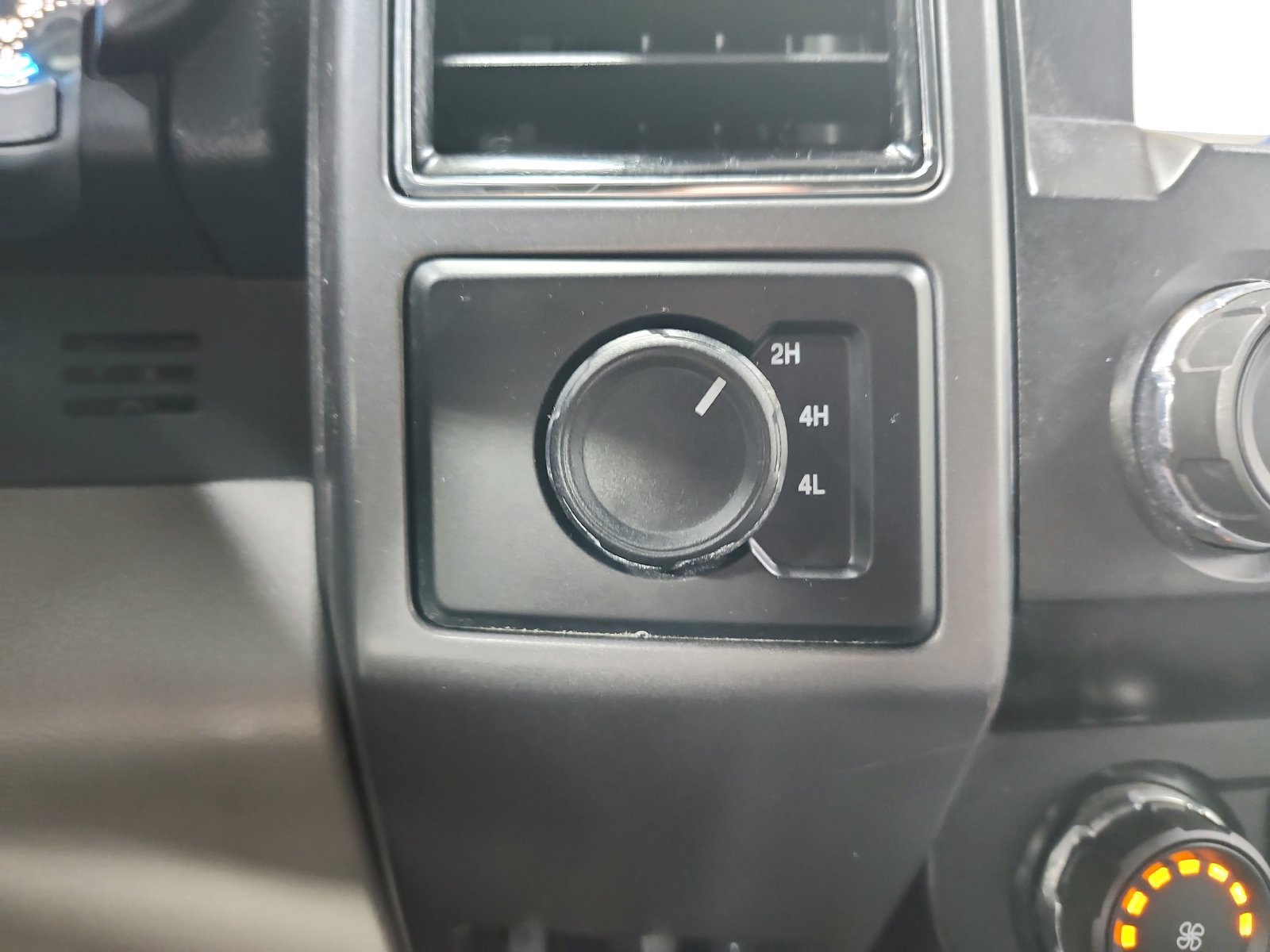 Used 2020 Ford F150 XLT w/ Equipment Group 302A Luxury AWD/4WD image 26