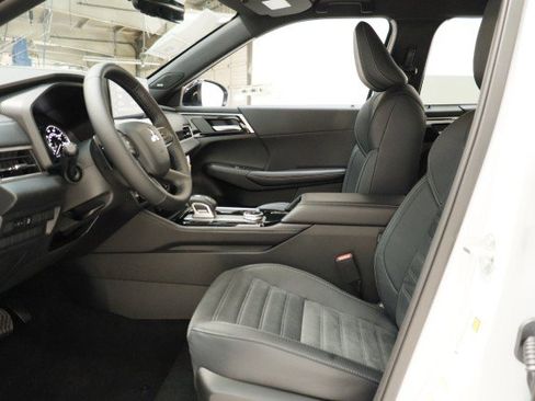 New 2026 Mitsubishi Outlander LE FWD image 6