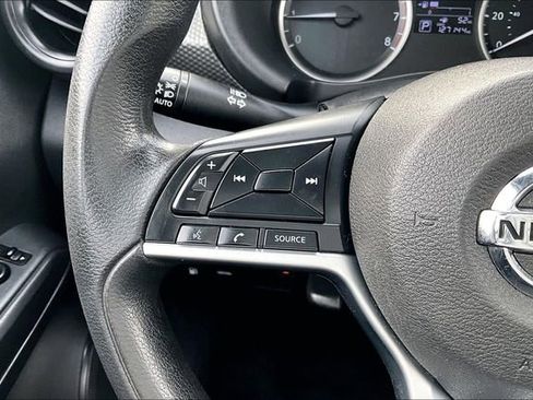 Used 2019 Nissan Kicks S image 10