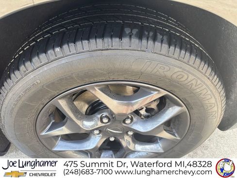 Used 2019 Chrysler Pacifica Touring-L w/ Advanced Safetytec Group FWD image 12