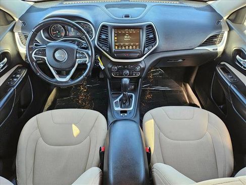 Used 2015 Jeep Cherokee Latitude FWD image 23