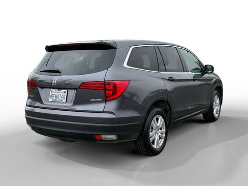 Certified 2018 Honda Pilot LX image 5