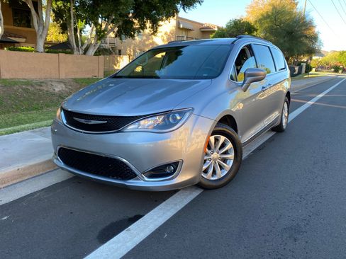 Used 2017 Chrysler Pacifica Touring-L image 64