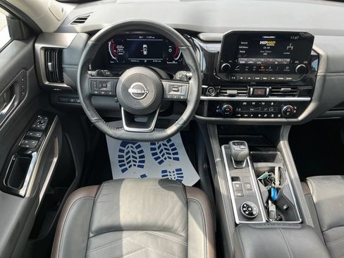 Used 2024 Nissan Pathfinder Platinum AWD/4WD image 14