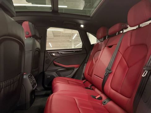 Certified 2026 Porsche Macan AWD/4WD image 30
