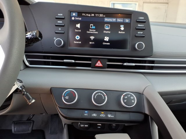 New 2026 Hyundai Elantra SE FWD image 15