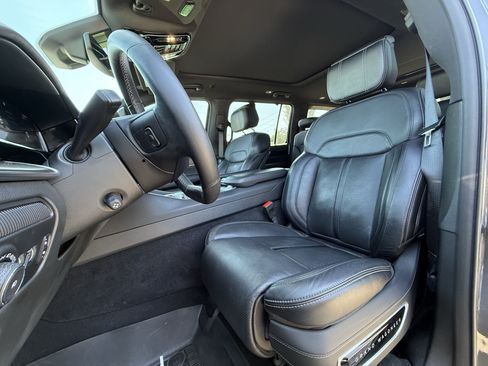 Used 2023 Jeep Grand Wagoneer 4WD image 14