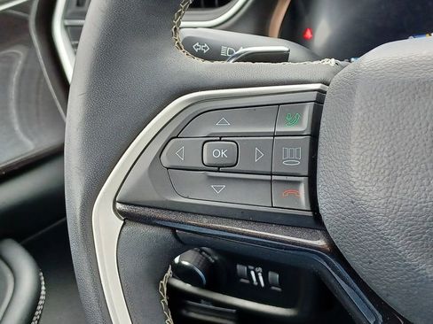 Used 2023 Jeep Grand Cherokee Altitude AWD/4WD image 18