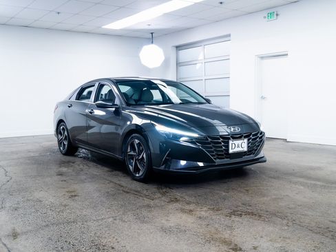 Used 2021 Hyundai Elantra Limited image 27