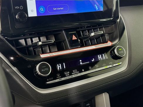 Certified 2025 Toyota Corolla Cross XSE image 18