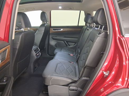 Used 2024 Volkswagen Atlas SE image 12