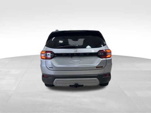 Used 2025 Honda Pilot TrailSport image 29