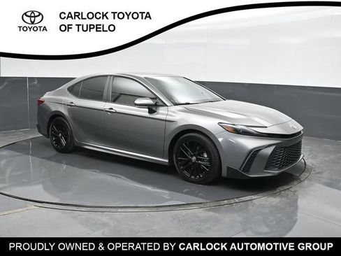 Used 2025 Toyota Camry SE w/ Convenience Package FWD image 6