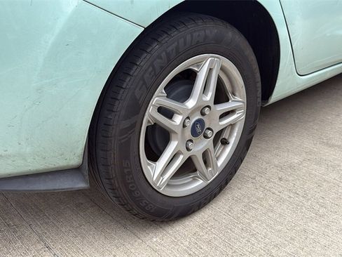 Used 2017 Ford Fiesta SE image 7