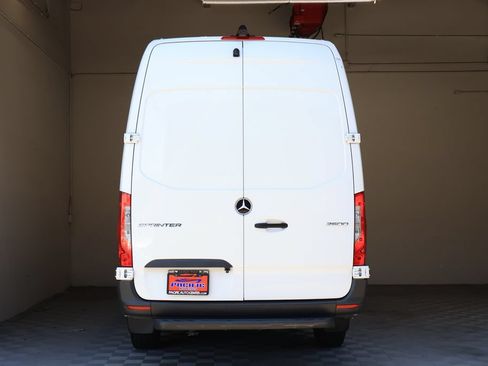 Used 2023 Mercedes-Benz Sprinter 2500 image 11