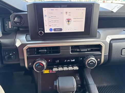 Certified 2025 Toyota Tacoma SR5 AWD/4WD image 17