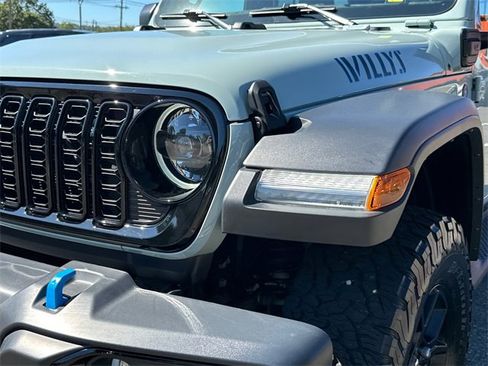 Used 2024 Jeep Wrangler Unlimited image 7