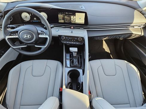 New 2025 Hyundai Elantra Limited image 27