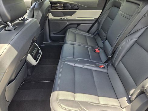 Used 2024 Lincoln Nautilus Premier AWD/4WD image 28