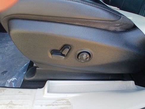 Used 2021 Chrysler Pacifica Touring-L FWD image 12