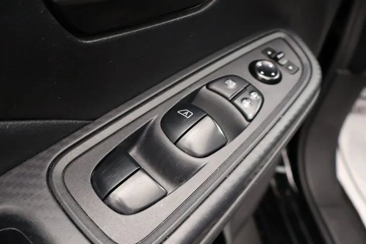 Used 2025 Nissan Versa S FWD image 17