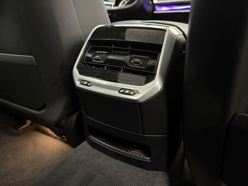 Used 2025 BMW 740i xDrive image 75