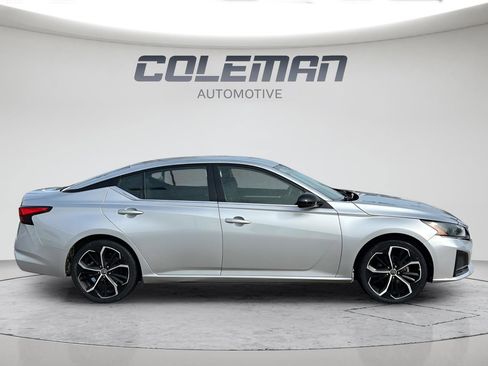 Used 2024 Nissan Altima 2.5 SR FWD image 11