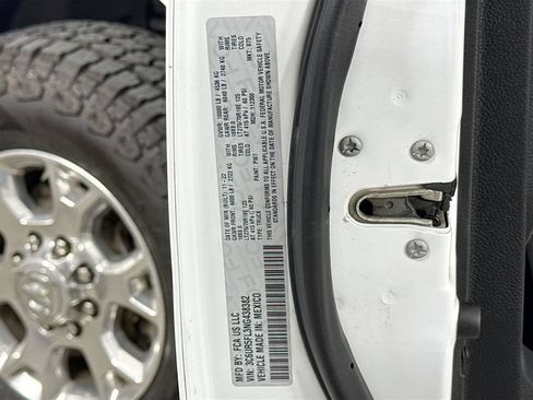 Used 2022 RAM 2500 Laramie AWD/4WD image 32