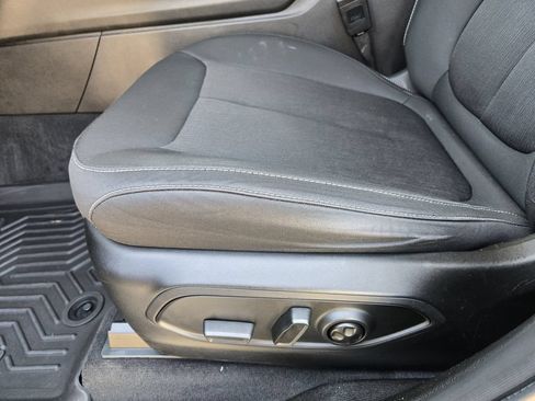 Used 2023 Jeep Grand Cherokee L Laredo RWD image 16