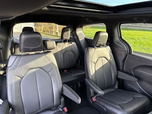 New 2026 Chrysler Pacifica Select image 36