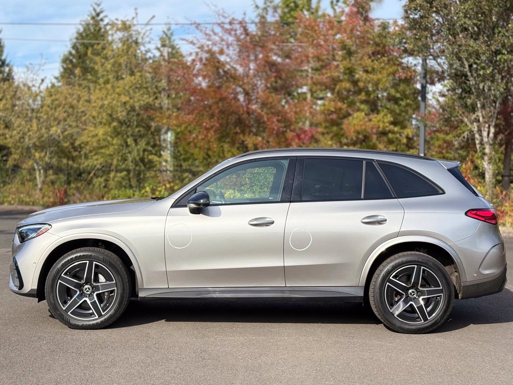Used 2023 Mercedes-Benz GLC 300 4MATIC image 2