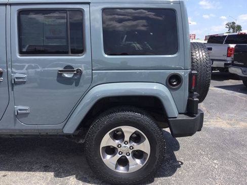 Used 2014 Jeep Wrangler Unlimited Sahara w/ Connectivity Group AWD/4WD image 16