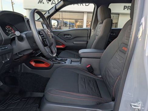 Used 2025 Nissan Frontier PRO-4X AWD/4WD image 28