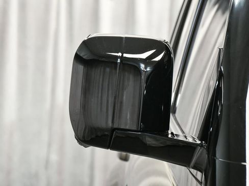 Used 2024 Land Rover Defender 130 X-Dynamic SE image 80