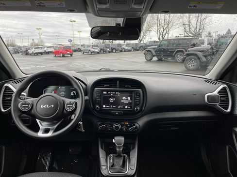 Used 2025 Kia Soul LX w/ LX Technology Package image 31