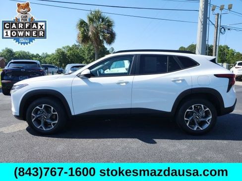 Used 2024 Chevrolet Trax LT w/ Sunroof Package FWD image 11