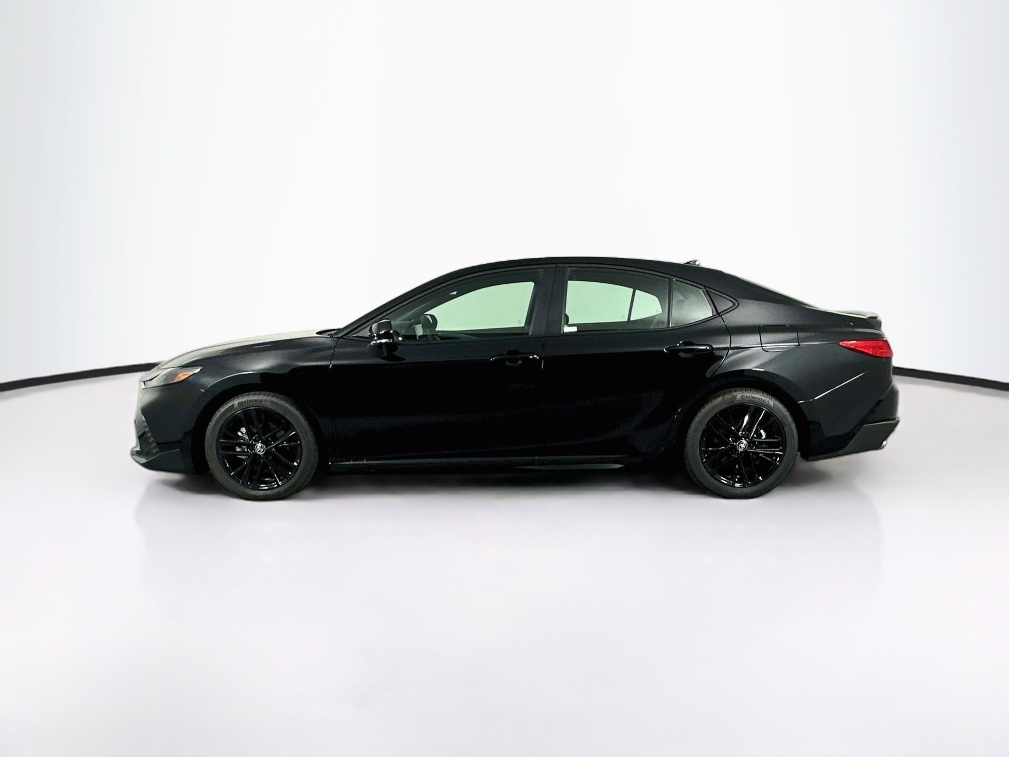 Used 2026 Toyota Camry SE w/ Convenience Package FWD image 4