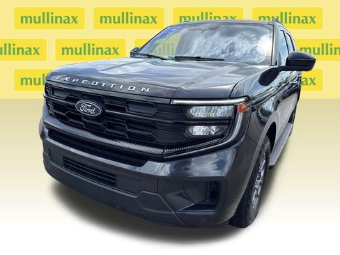 Used 2025 Ford Expedition Active RWD image 10