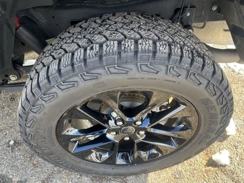 Used 2022 Jeep Gladiator Willys image 34