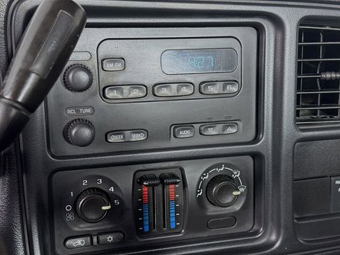 Used 2004 Chevrolet Silverado 1500 W/T RWD image 13