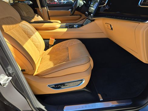 Used 2024 Jeep Grand Wagoneer Series III w/ Quick Order Packagew 28T AWD/4WD image 12