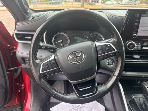Used 2022 Toyota Highlander XSE image 31