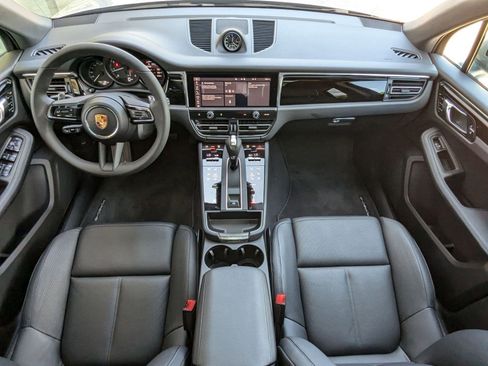 Used 2025 Porsche Macan image 22